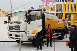 山推东风商用底盘泵车